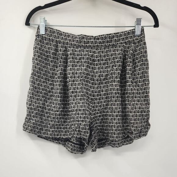 H&M Stretch Waist Black and White Shorts Womens Size 8 Summer Vacation - Picture 1 of 3